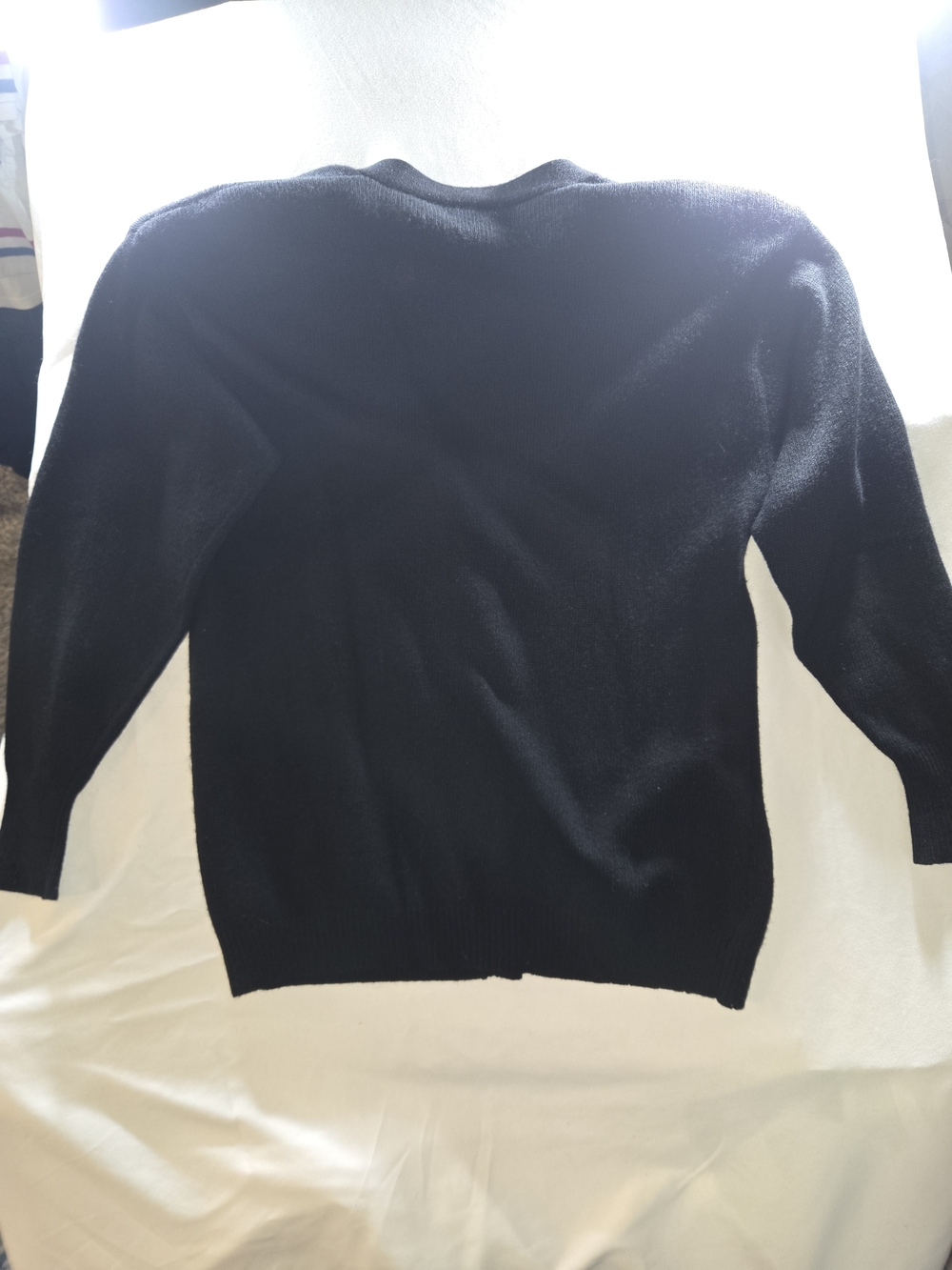 Neiman Marcus Black Men's V-Neck Cardigan Sweater - Picture 5 of 7